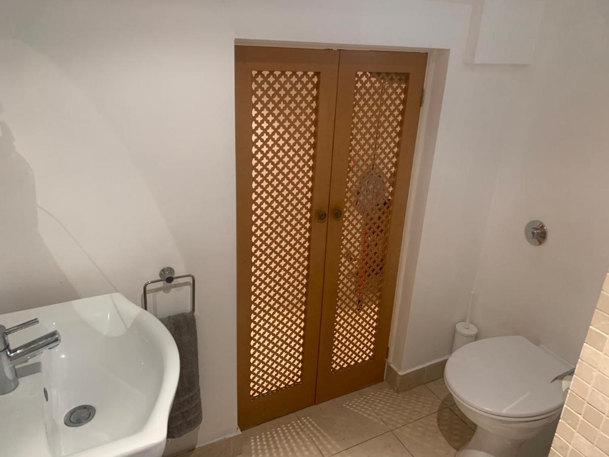 Cozy 1 Bedroom Basement Flat London Eksteriør billede